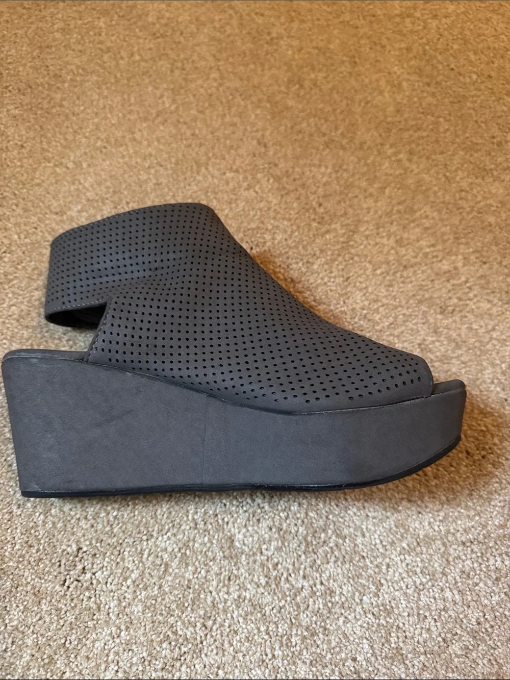 Pierre Dumas breathable perforated